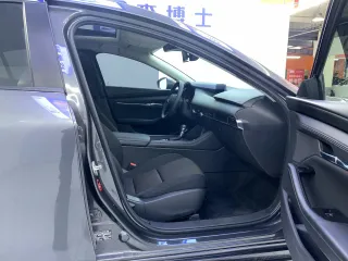 Mazda Axela 2021 — фото 16 из 28