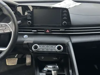 Hyundai Elantra 2022 — фото 10 из 33