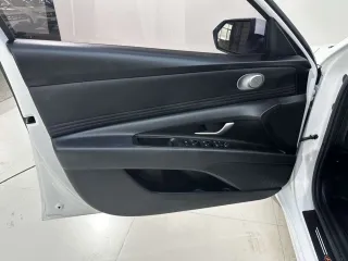 Hyundai Elantra 2022 — фото 16 из 33