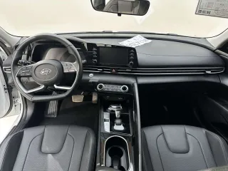 Hyundai Elantra 2022 — фото 22 из 33