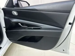 Hyundai Elantra 2022 — фото 25 из 33