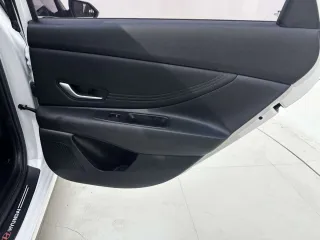 Hyundai Elantra 2022 — фото 28 из 33