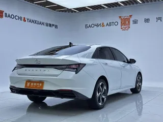 Hyundai Elantra 2023 — фото 9 из 28
