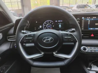 Hyundai Elantra 2023 — фото 11 из 28