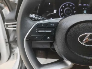 Hyundai Elantra 2023 — фото 17 из 28