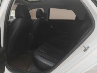 Hyundai Elantra 2023 — фото 19 из 28