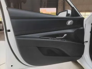 Hyundai Elantra 2023 — фото 20 из 28