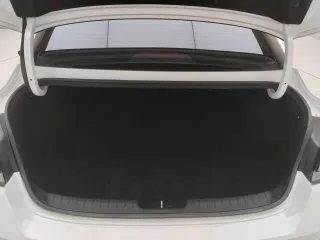 Hyundai Elantra 2023 — фото 21 из 28