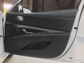Hyundai Elantra 2023 — фото 22 из 28