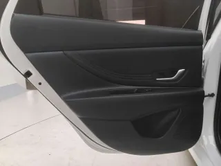 Hyundai Elantra 2023 — фото 24 из 28