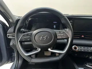 Hyundai Elantra 2023 — фото 9 из 33