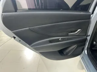 Hyundai Elantra 2023 — фото 12 из 33