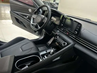 Hyundai Elantra 2023 — фото 15 из 33