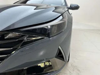 Hyundai Elantra 2023 — фото 16 из 33