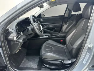Hyundai Elantra 2023 — фото 17 из 33