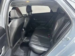 Hyundai Elantra 2023 — фото 20 из 33