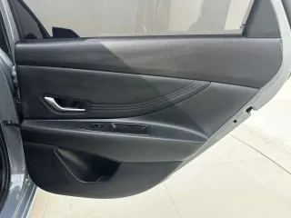 Hyundai Elantra 2023 — фото 22 из 33