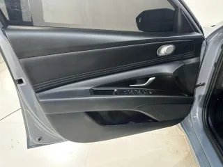Hyundai Elantra 2023 — фото 23 из 33