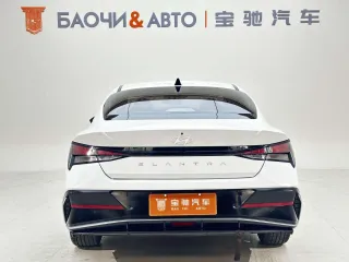 Hyundai Elantra 2023 — фото 7 из 33