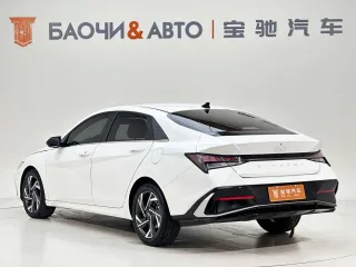 Hyundai Elantra 2023 — фото 8 из 33