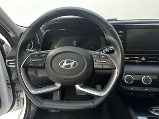 Hyundai Elantra 2023 — фото 9 из 33