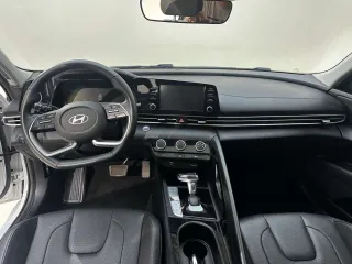 Hyundai Elantra 2023 — фото 11 из 33