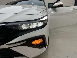 Hyundai Elantra 2023 — фото 12 из 33