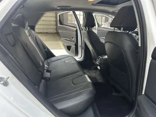 Hyundai Elantra 2023 — фото 15 из 33
