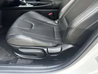 Hyundai Elantra 2023 — фото 17 из 33