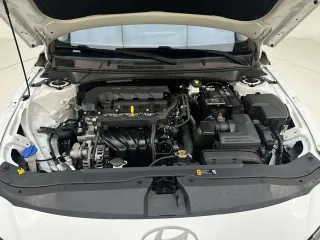 Hyundai Elantra 2023 — фото 18 из 33