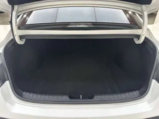 Hyundai Elantra 2023 — фото 19 из 33