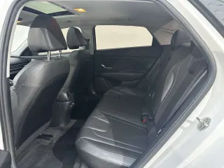 Hyundai Elantra 2023 — фото 28 из 33