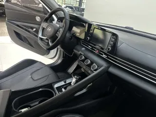 Hyundai Elantra 2023 — фото 30 из 33
