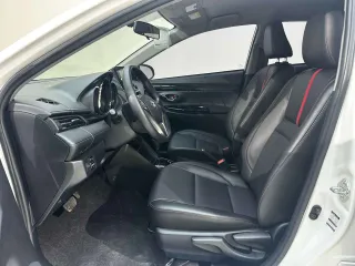 Toyota Yaris 2022 — фото 12 из 32