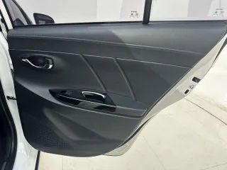 Toyota Yaris 2022 — фото 20 из 32