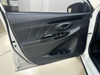 Toyota Yaris 2022 — фото 23 из 32
