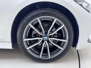 BMW 3 Series 2023 — фото 18 из 32