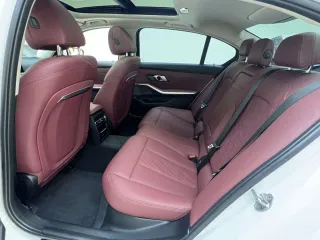 BMW 3 Series 2023 — фото 27 из 32