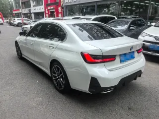 BMW 3-Series 2023 — фото 10 из 15