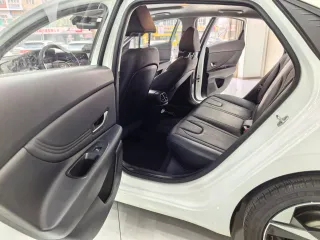 Hyundai Elantra 2023 — фото 6 из 10