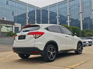 Honda Vezel 2022 — фото 11 из 16