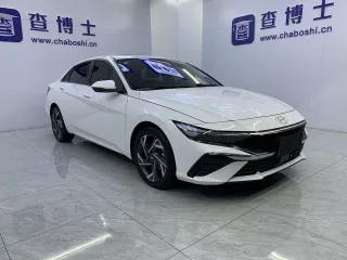 Hyundai Elantra 2023 — фото 24 из 29