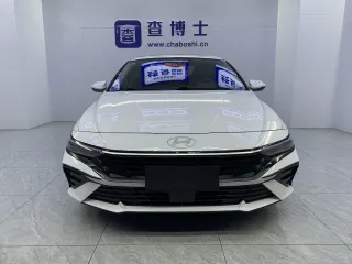 Hyundai Elantra 2023 — фото 25 из 29