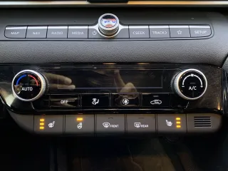 Hyundai Elantra 2023 — фото 18 из 29
