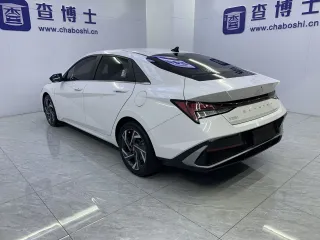 Hyundai Elantra 2023 — фото 11 из 29