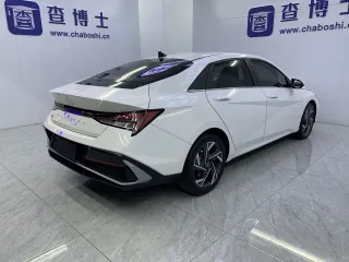 Hyundai Elantra 2023 — фото 15 из 29