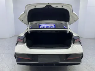 Hyundai Elantra 2023 — фото 14 из 29