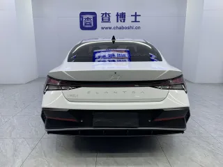 Hyundai Elantra 2023 — фото 13 из 29