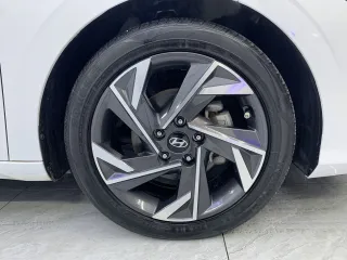 Hyundai Elantra 2023 — фото 10 из 29