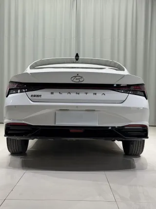 Hyundai Elantra 2022 — фото 2 из 27